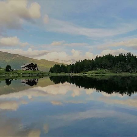 Monno Rifugio Al Lago Del Mortirolo In Inverno Raggiungibile Solo A Piedi מראה חיצוני תמונה