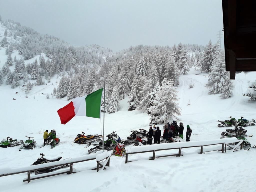 Monno Rifugio Al Lago Del Mortirolo In Inverno Raggiungibile Solo A Piedi מראה חיצוני תמונה