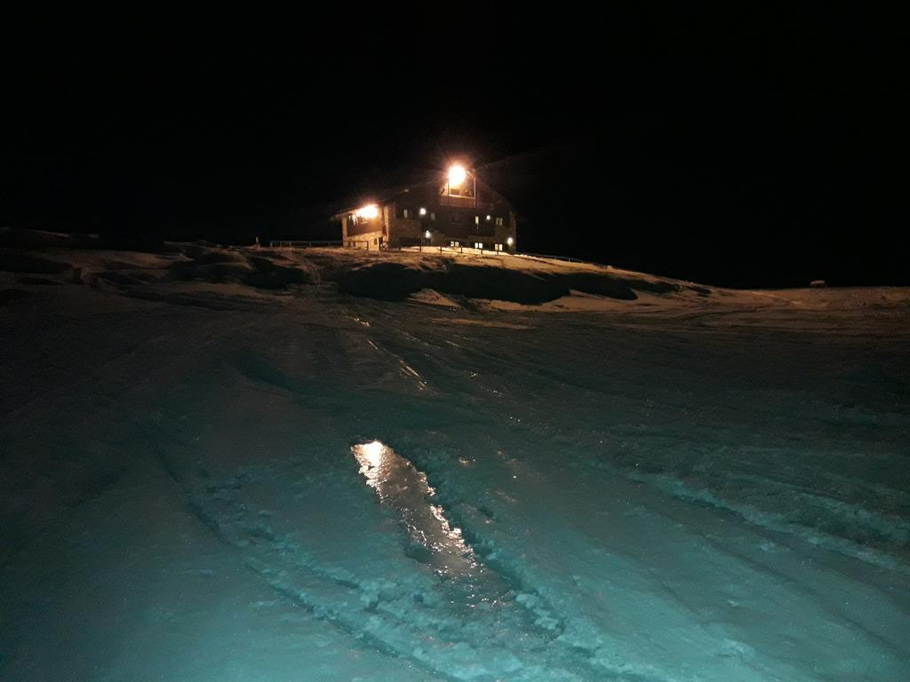 Monno Rifugio Al Lago Del Mortirolo In Inverno Raggiungibile Solo A Piedi מראה חיצוני תמונה
