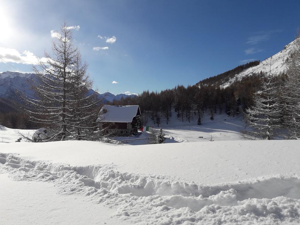 Monno Rifugio Al Lago Del Mortirolo In Inverno Raggiungibile Solo A Piedi מראה חיצוני תמונה