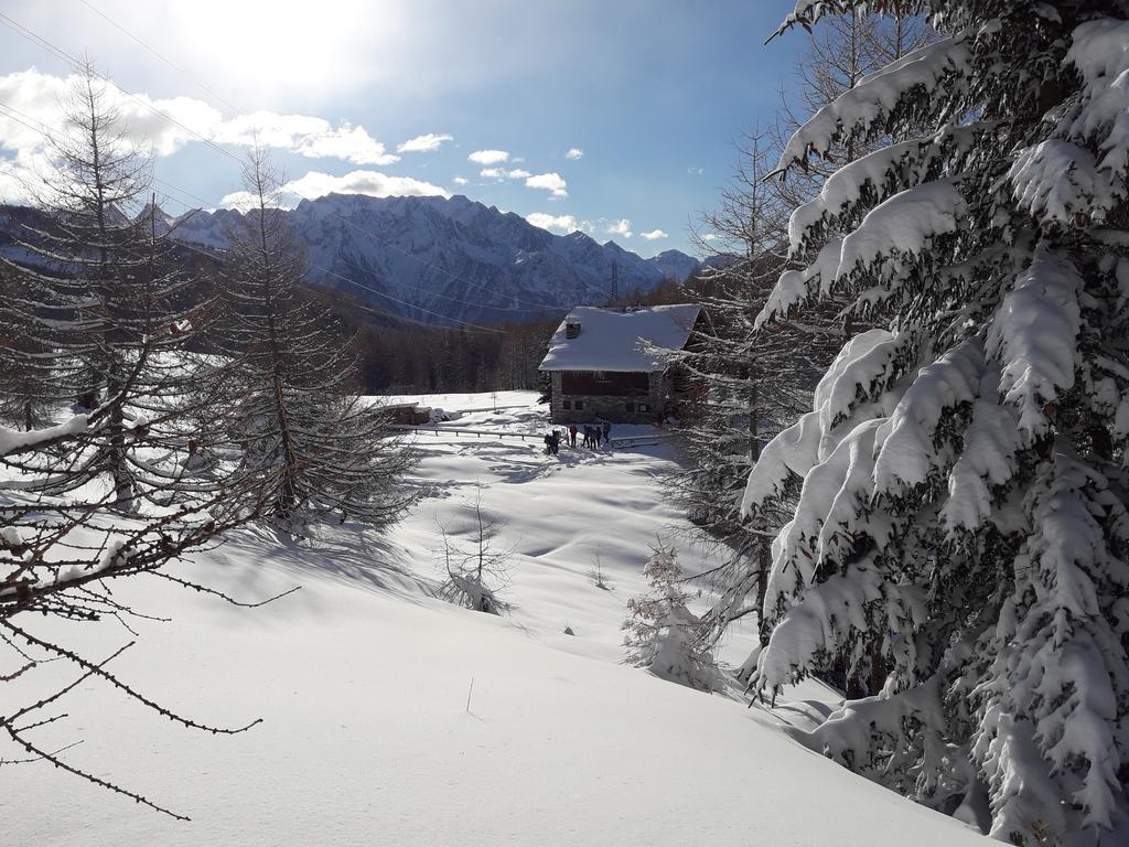Monno Rifugio Al Lago Del Mortirolo In Inverno Raggiungibile Solo A Piedi מראה חיצוני תמונה