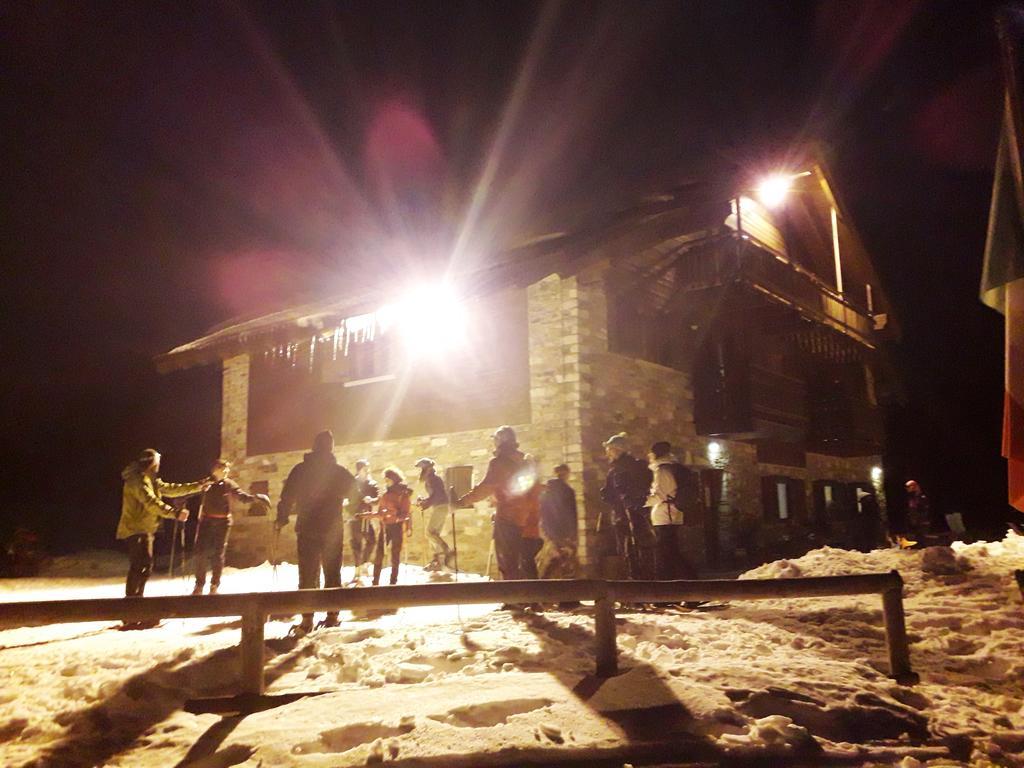 Monno Rifugio Al Lago Del Mortirolo In Inverno Raggiungibile Solo A Piedi מראה חיצוני תמונה
