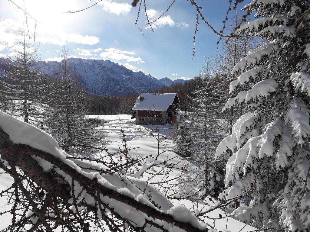 Monno Rifugio Al Lago Del Mortirolo In Inverno Raggiungibile Solo A Piedi מראה חיצוני תמונה