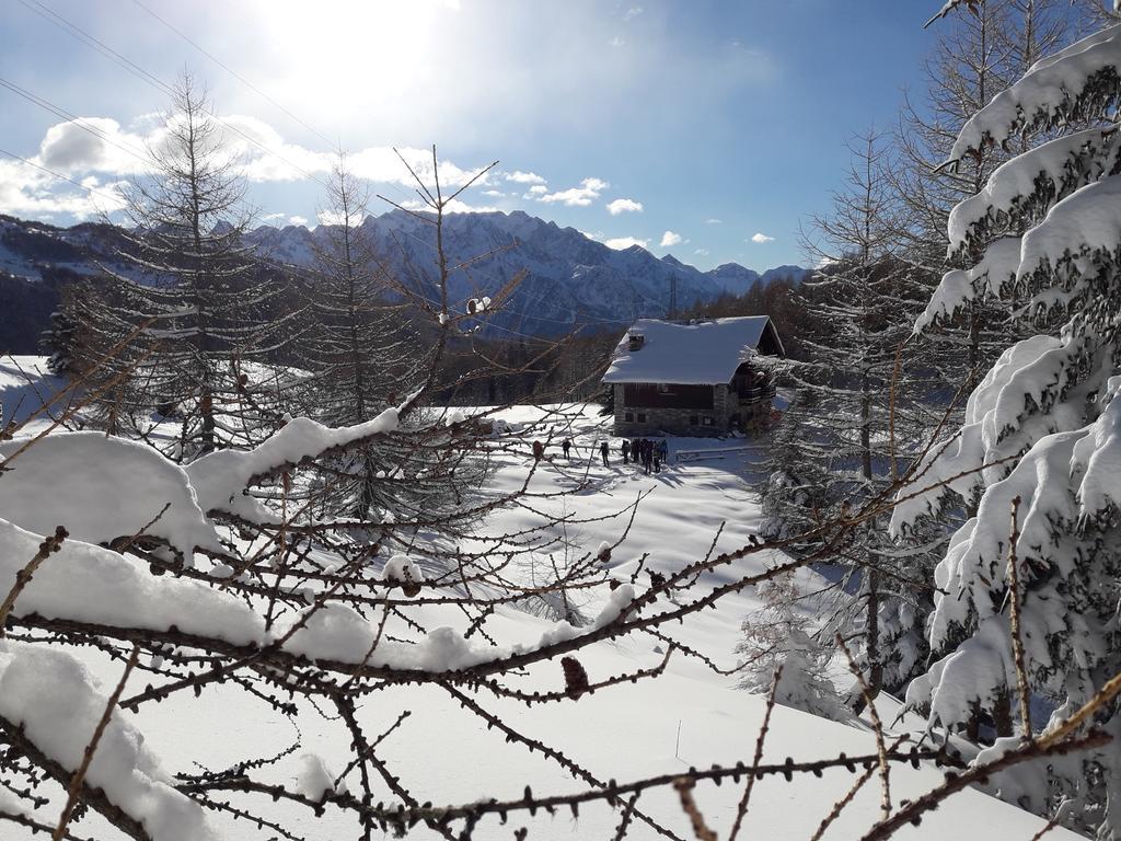 Monno Rifugio Al Lago Del Mortirolo In Inverno Raggiungibile Solo A Piedi מראה חיצוני תמונה