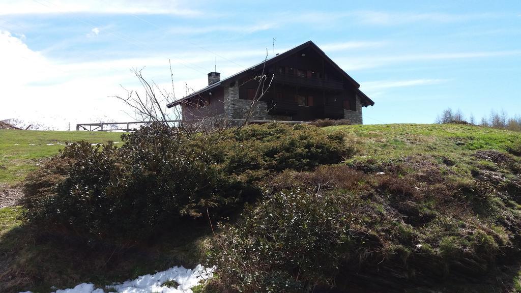 Monno Rifugio Al Lago Del Mortirolo In Inverno Raggiungibile Solo A Piedi מראה חיצוני תמונה