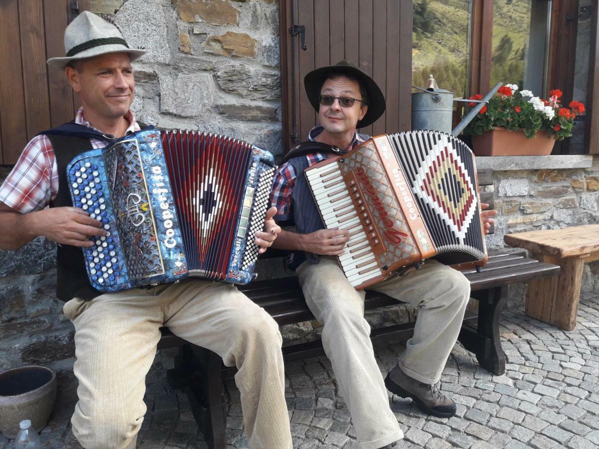 Monno Rifugio Al Lago Del Mortirolo In Inverno Raggiungibile Solo A Piedi מראה חיצוני תמונה