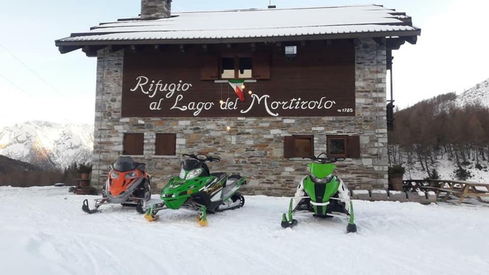 Monno Rifugio Al Lago Del Mortirolo In Inverno Raggiungibile Solo A Piedi מראה חיצוני תמונה