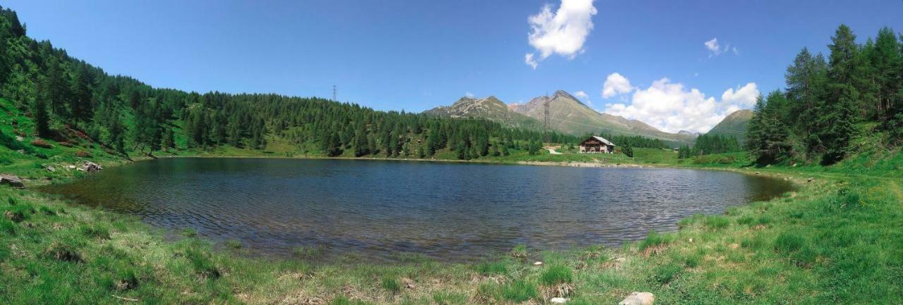 Monno Rifugio Al Lago Del Mortirolo In Inverno Raggiungibile Solo A Piedi מראה חיצוני תמונה